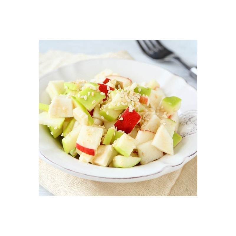 Salade au céleri accompagnée de pommes croquantes Salade au céleri accompagnée de pommes croquantes
